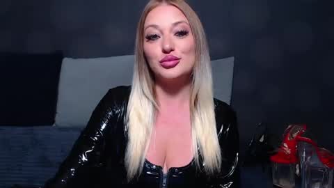 julia online show from July 4, 6:19 am