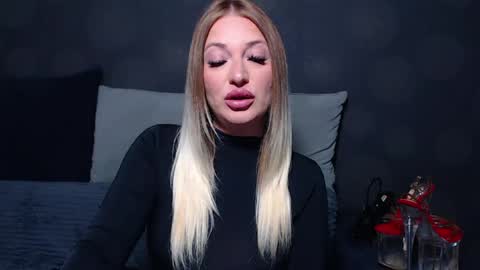 julia online show from July 15, 7:46 am