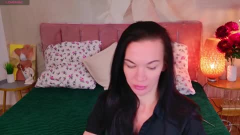 juliehill online show from February 5, 7:35 am