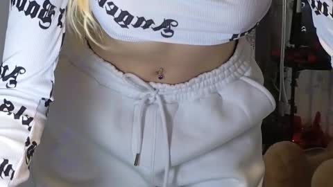 Julia online show from October 24, 7:32 pm