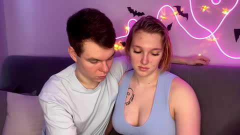 Snapshot of julielourens chatting on October 24, 9:17 am Julie and Thomas online show from October 24, 9:17 am