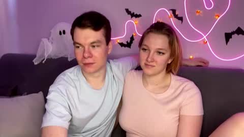 Snapshot of julielourens chatting on October 27, 8:18 am Julie and Thomas online show from October 27, 8:18 am