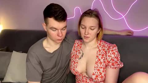 Snapshot of julielourens chatting on November 6, 8:15 am Julie and Thomas online show from November 6, 8:15 am