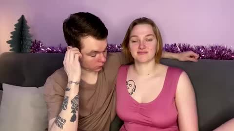 Snapshot of julielourens chatting on December 15, 8:07 am Julie and Thomas online show from December 15, 8:07 am