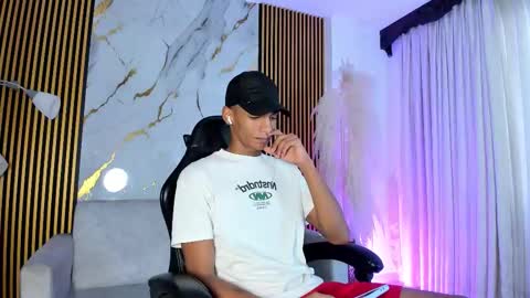 Julien online show from December 2, 11:59 am