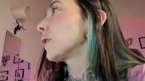 Snapshot of juliet_sourire chatting on December 30, 3:25 am juliet_sourire online show from December 30, 3:25 am