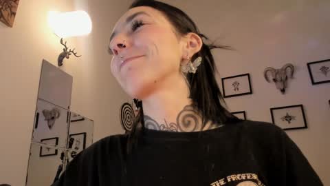 Snapshot of juliet_sourire chatting on January 30, 3:55 am juliet_sourire online show from January 30, 3:55 am