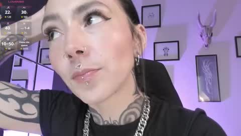 Snapshot of juliet_sourire chatting on September 18, 2:08 pm juliet_sourire online show from September 18, 2:08 pm