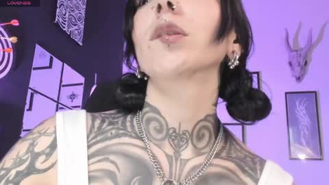 juliet_sourire online show from May 4, 2:13 pm
