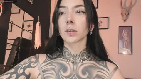 Snapshot of juliet_sourire chatting on May 13, 3:53 pm juliet_sourire online show from May 13, 3:53 pm