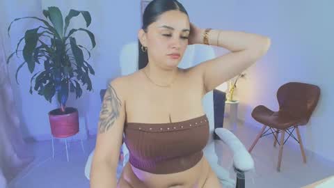 Snapshot of julieta92_ chatting on February 9, 11:31 pm Julieta92 online show from February 9, 11:31 pm