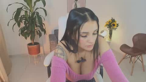 Snapshot of julieta92_ chatting on February 27, 6:08 pm Julieta92 online show from February 27, 6:08 pm