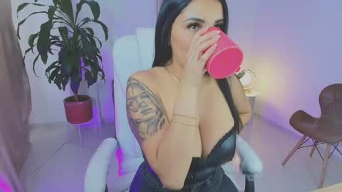 Snapshot of julieta92_ chatting on April 11, 10:03 pm Julieta92 online show from April 11, 10:03 pm