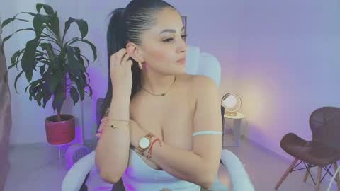 Snapshot of julieta92_ chatting on April 24, 9:39 pm Julieta92 online show from April 24, 9:39 pm