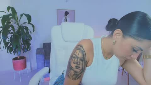 Snapshot of julieta92_ chatting on May 8, 9:09 pm Julieta92 online show from May 8, 9:09 pm