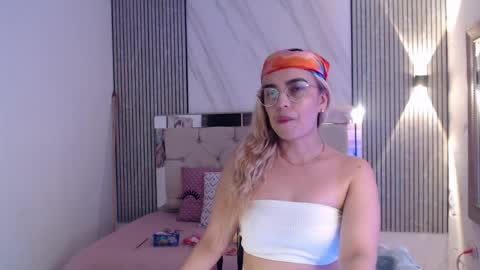 julieta__fox_ online show from March 29, 2:33 am