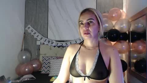 julieta__fox_ online show from April 24, 9:50 pm