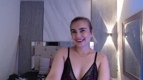 julieta__fox_ online show from April 30, 8:26 pm