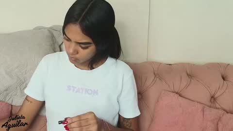 Juli online show from February 4, 7:42 pm