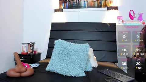 Snapshot of julieta_coopeer_ chatting on February 22, 9:56 am Julieta online show from February 22, 9:56 am