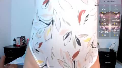 Snapshot of julieta_coopeer_ chatting on March 11, 9:56 am Julieta online show from March 11, 9:56 am