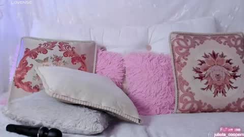Snapshot of julieta_cooper20 chatting on June 5, 6:52 am Juli online show from June 5, 6:52 am