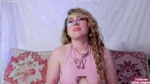 Snapshot of julieta_cooper20 chatting on June 10, 4:56 am Juli online show from June 10, 4:56 am