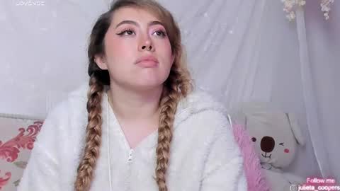 Snapshot of julieta_cooper20 chatting on June 18, 9:14 am Juli online show from June 18, 9:14 am
