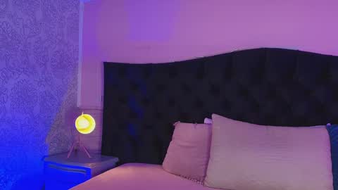 Snapshot of julieta_cortes__ chatting on May 23, 9:35 am Julieta online show from May 23, 9:35 am