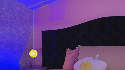 Snapshot of julieta_cortes__ chatting on May 25, 12:00 pm Julieta online show from May 25, 12:00 pm
