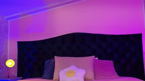 Snapshot of julieta_cortes__ chatting on May 30, 12:24 pm Julieta online show from May 30, 12:24 pm