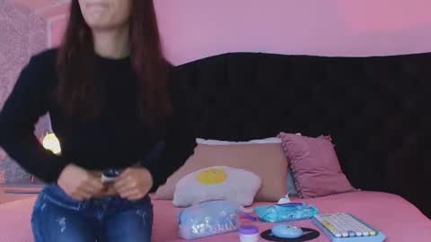 Snapshot of julieta_cortes__ chatting on June 10, 12:04 pm Julieta online show from June 10, 12:04 pm