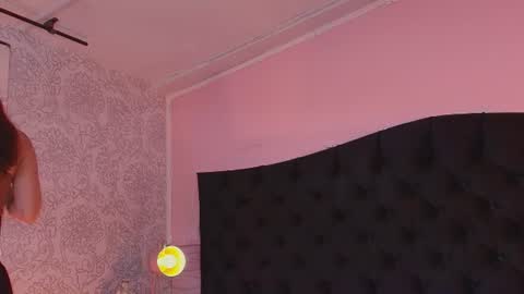 Snapshot of julieta_cortes__ chatting on June 12, 12:04 pm Julieta online show from June 12, 12:04 pm