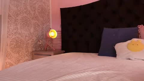 Snapshot of julieta_cortes__ chatting on June 23, 7:45 pm Julieta online show from June 23, 7:45 pm