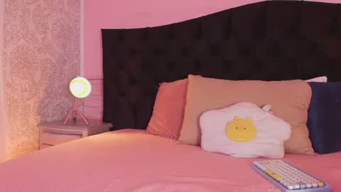 Snapshot of julieta_cortes__ chatting on July 7, 12:09 pm Julieta online show from July 7, 12:09 pm
