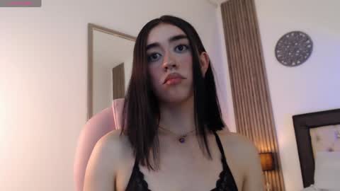 Snapshot of julieta_de_los_angeles chatting on December 9, 9:05 pm Julieta online show from December 9, 9:05 pm