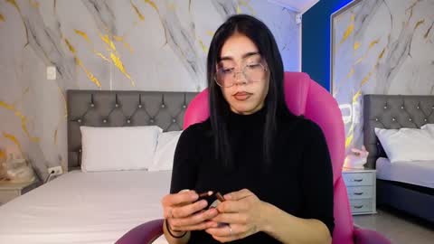 Snapshot of julieta_de_los_angeles chatting on February 4, 3:44 am Julieta online show from February 4, 3:44 am