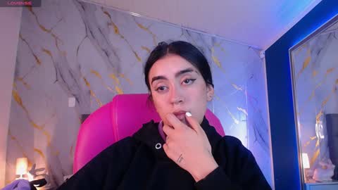 Snapshot of julieta_de_los_angeles chatting on February 5, 9:46 am Julieta online show from February 5, 9:46 am