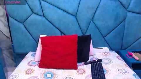 Snapshot of julieta_diamond chatting on April 11, 3:11 am Julieta online show from April 11, 3:11 am