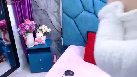 Snapshot of julieta_diamond chatting on April 15, 3:02 am Julieta online show from April 15, 3:02 am
