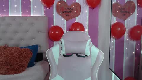 julieta_fn online show from February 14, 1:40 pm