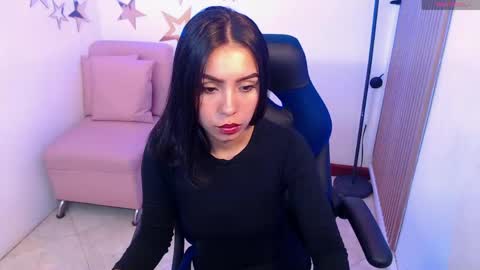 julieta_fn online show from April 15, 2:57 pm