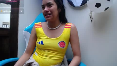 Snapshot of julieta_parker7 chatting on June 15, 7:27 pm Julieta online show from June 15, 7:27 pm