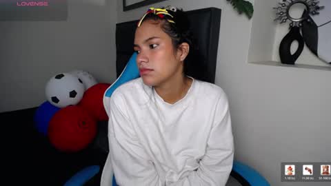 Snapshot of julieta_parker7 chatting on June 22, 3:36 am Julieta online show from June 22, 3:36 am