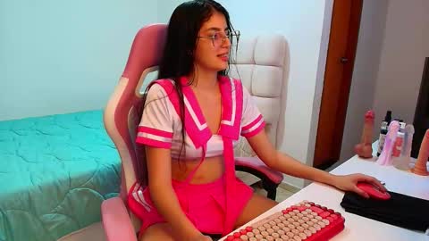 julieta_rose19 online show from November 12, 1:50 am