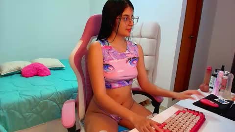 julieta_rose19 online show from November 14, 1:37 am
