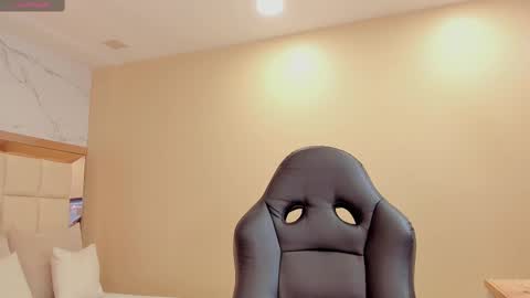     online show from October 7, 10:18 pm