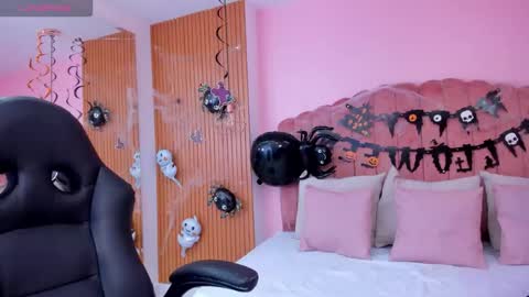     online show from October 22, 9:36 pm