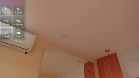 Snapshot of julieta_rose__ chatting on May 30, 8:17 pm online show from May 30, 8:17 pm