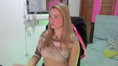 Snapshot of julieta_star69 chatting on May 24, 12:21 pm julieta_star69 online show from May 24, 12:21 pm